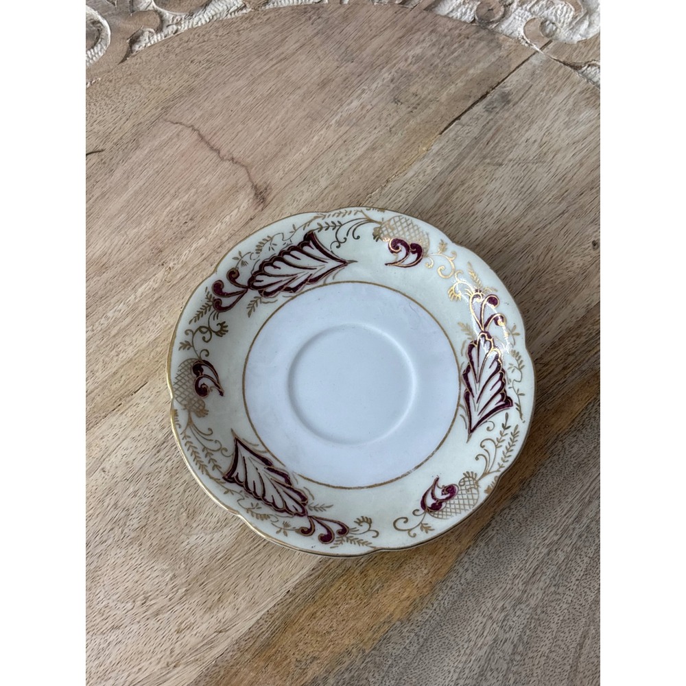 Vintage Porcelain Saucer Scalloped Gold Gilt Burgundy Leaf White 5.5 Inch Round‎